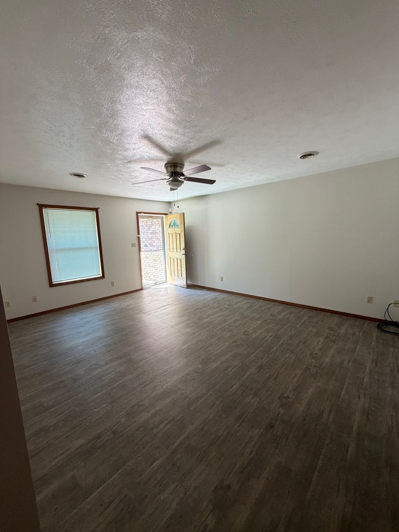 2110 Illinois Ave unit 2110 Illinois Ave – photo 5