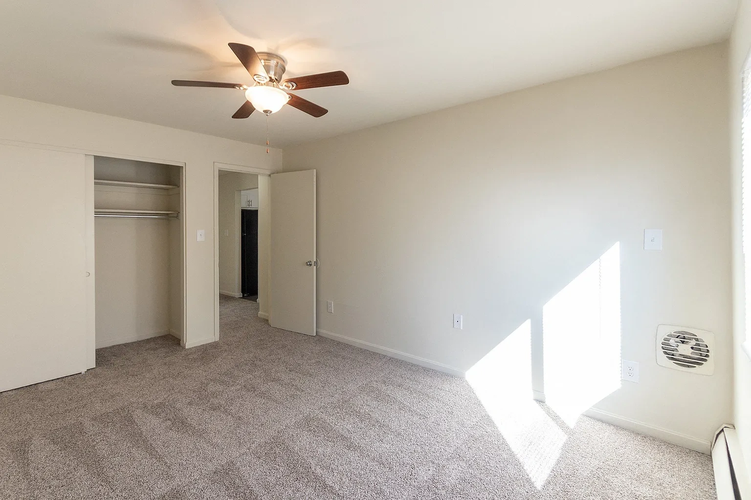 Blue Grass Manor – photo 1