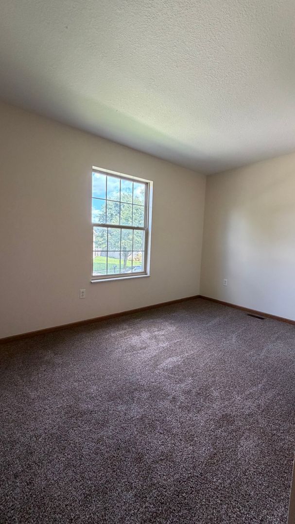 1040 Steeplebush Dr – photo 2