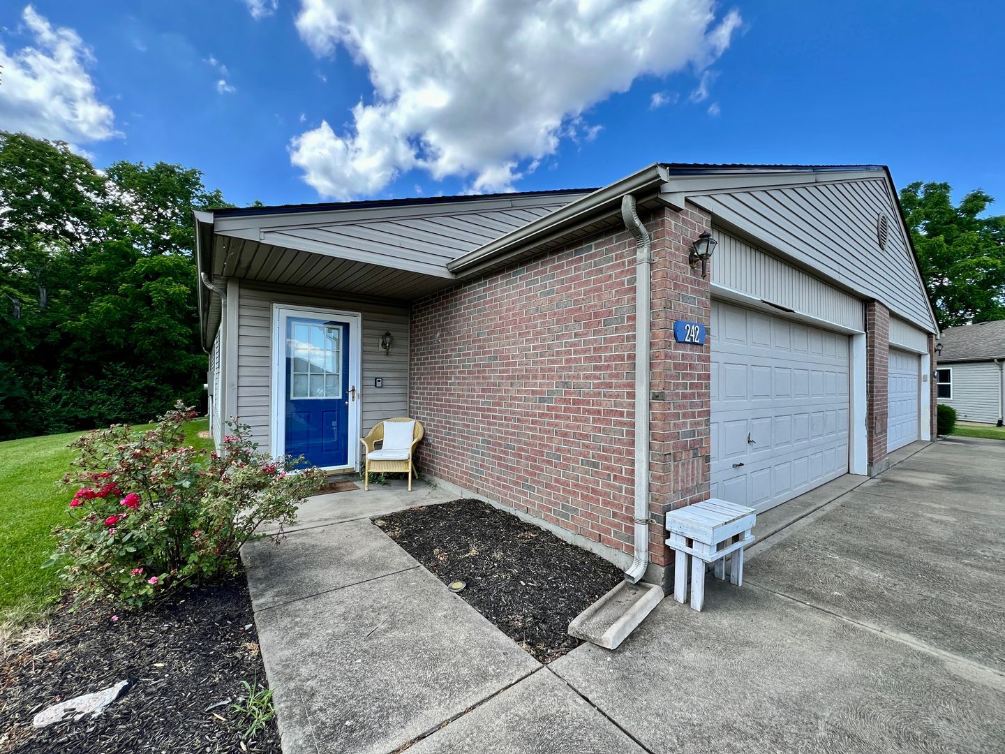 242 Overbrook Ct – photo 1