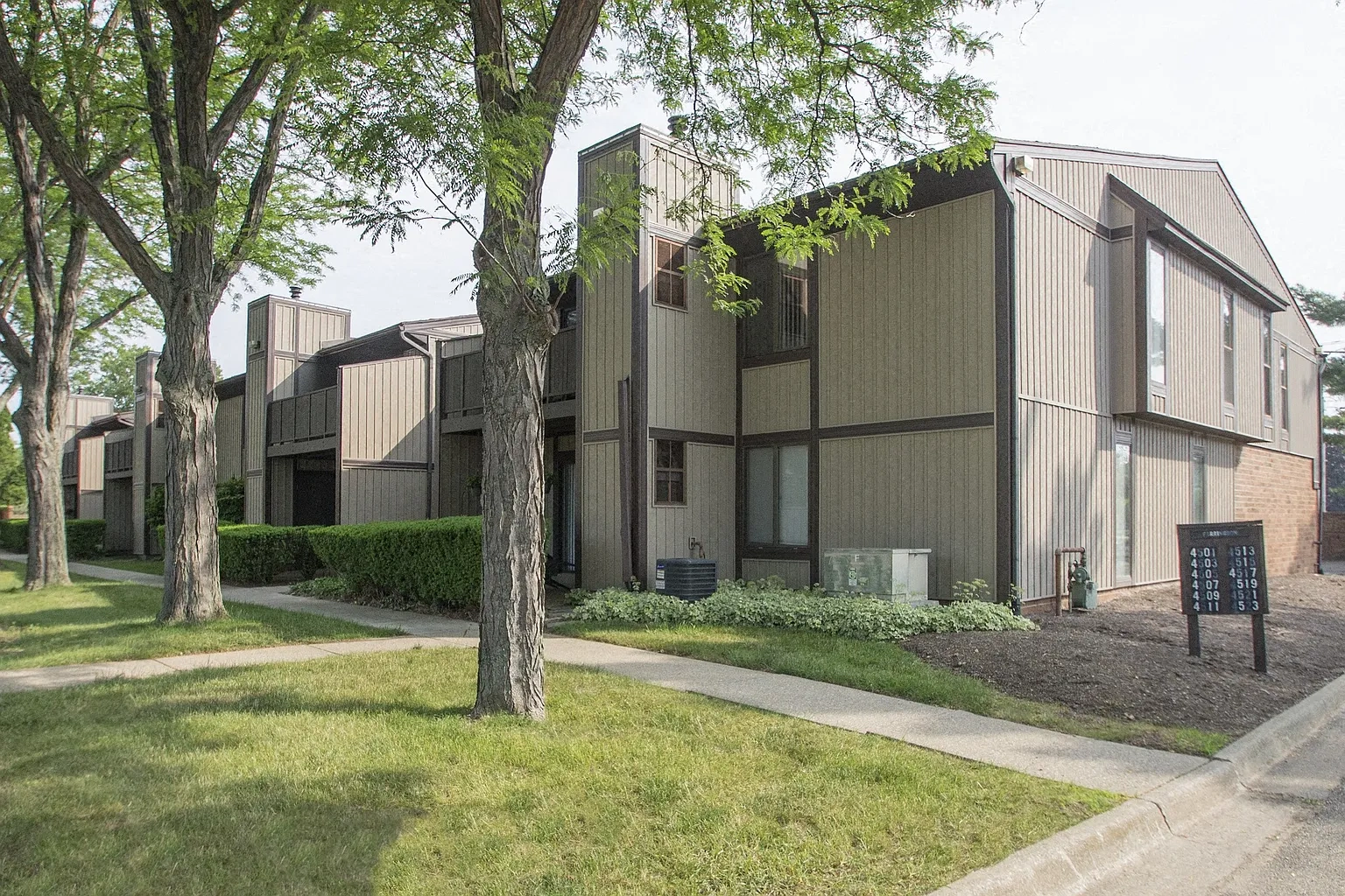 London Square Apartments – photo 3