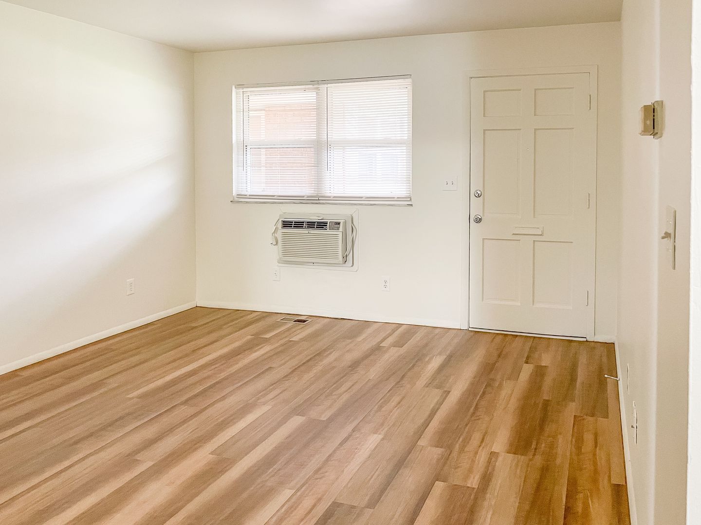 1140 Bishop Dr unit 1140-F – photo 3