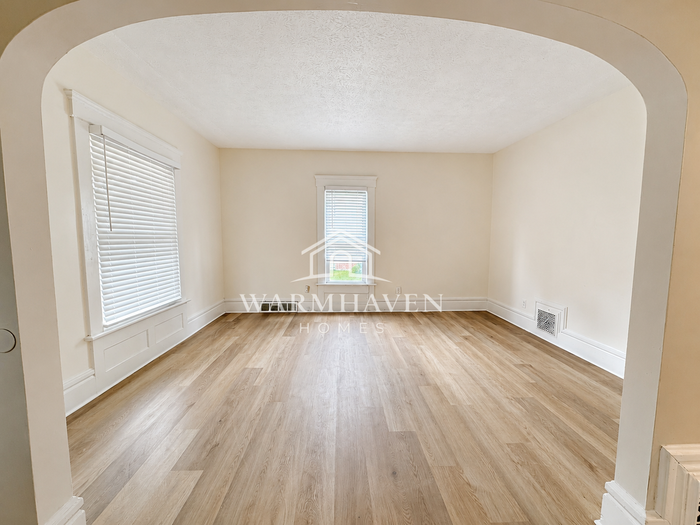 212 Gale St – photo 3