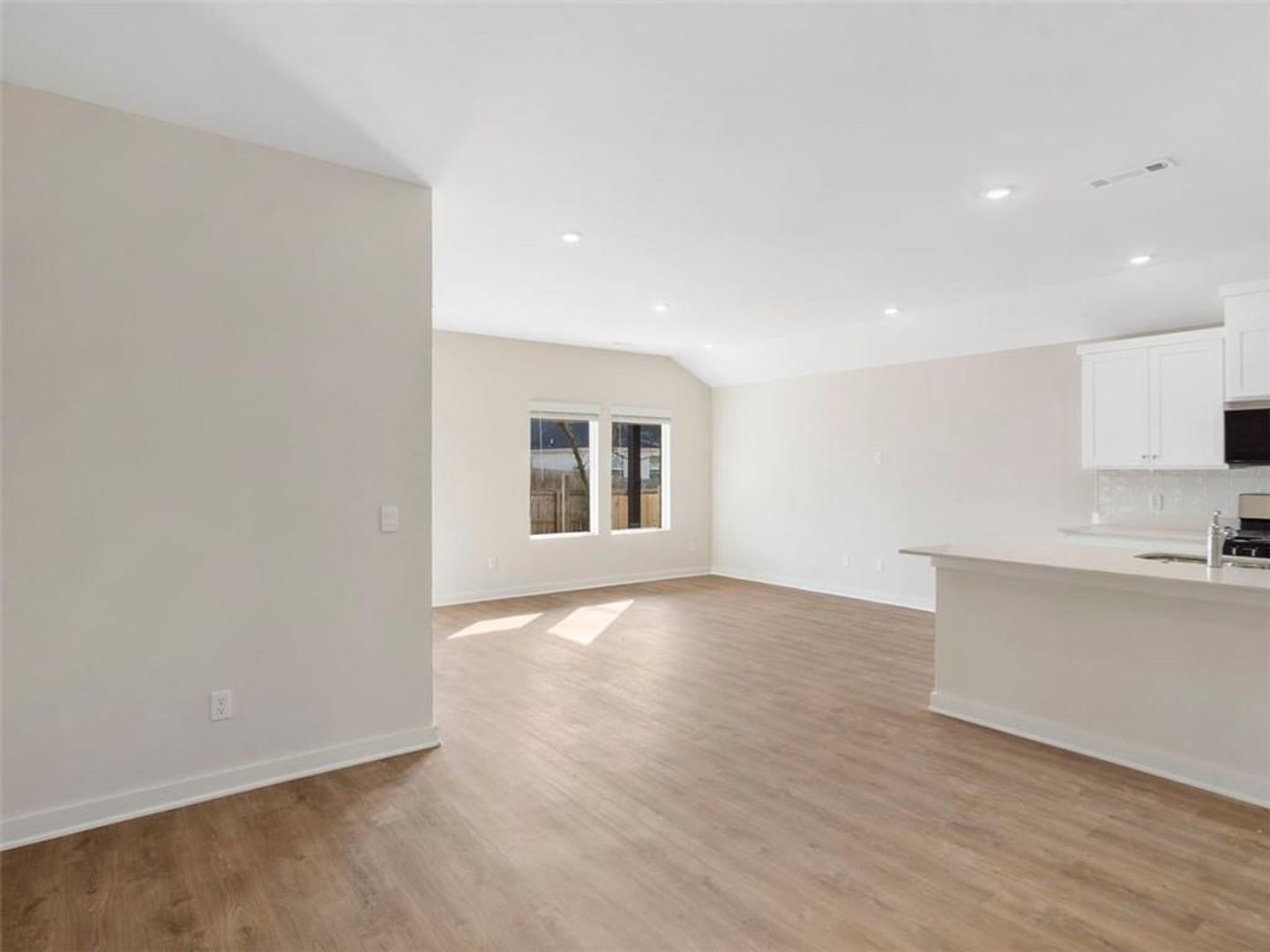 618 S Neon Ave – photo 3
