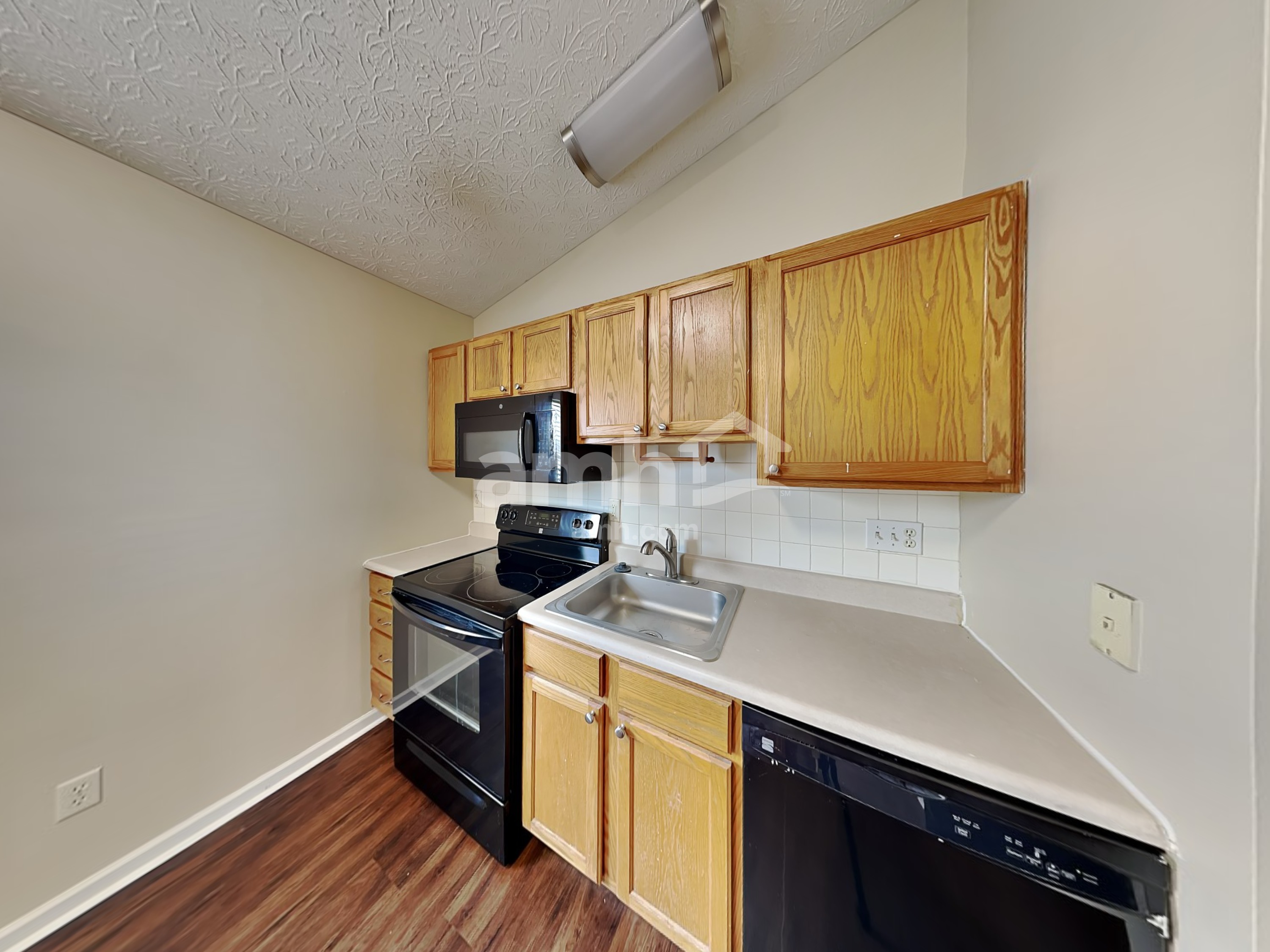 375 Thompson St – photo 4