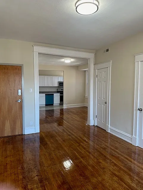 West Grace Apts – photo 2