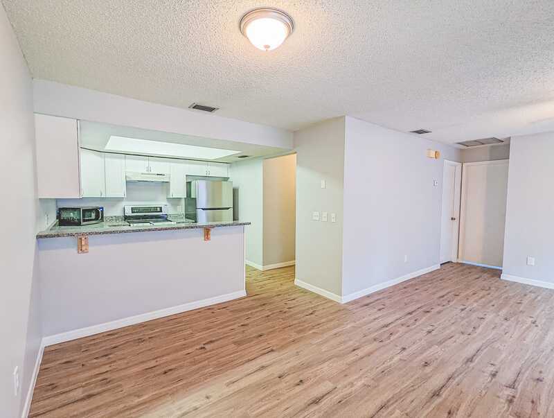 3202 Bloomingdale Villas Ct unit 3202 – photo 5