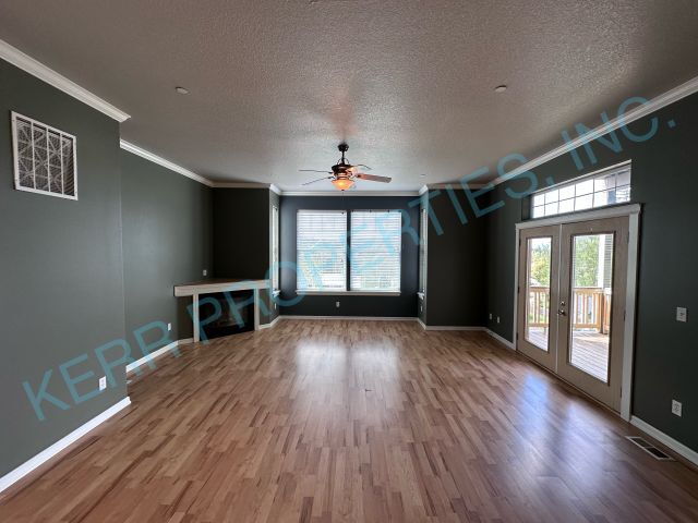 512 SE Espinosa St – photo 3