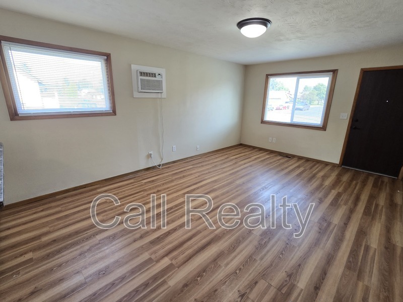 5227 N Crestline St – photo 1