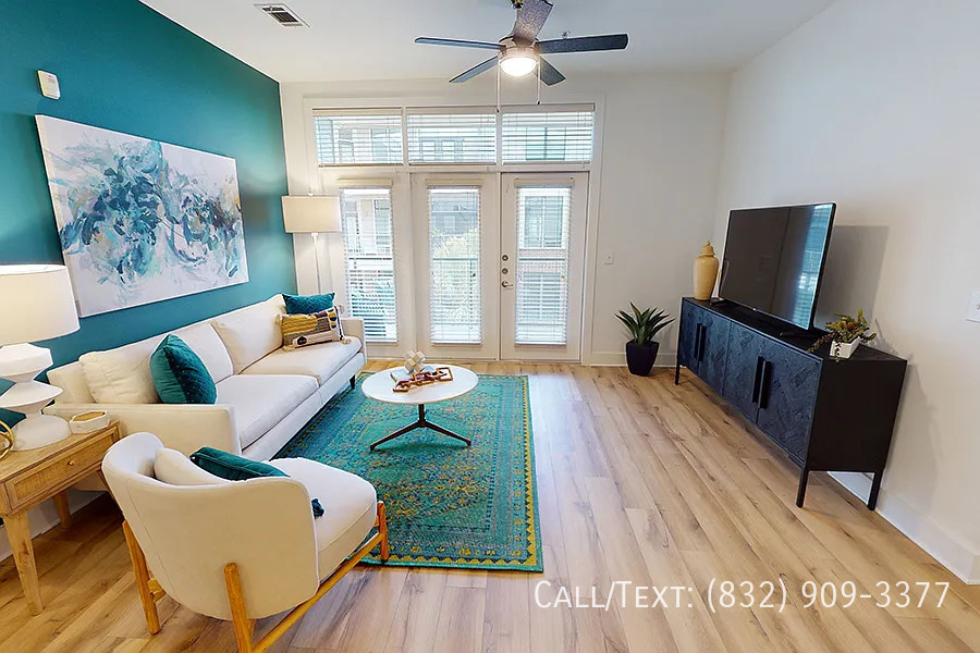 1099 Yale St – photo 5