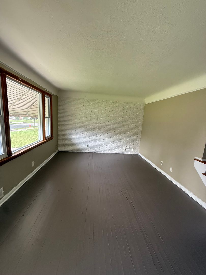 18811 Longview Ave – photo 2