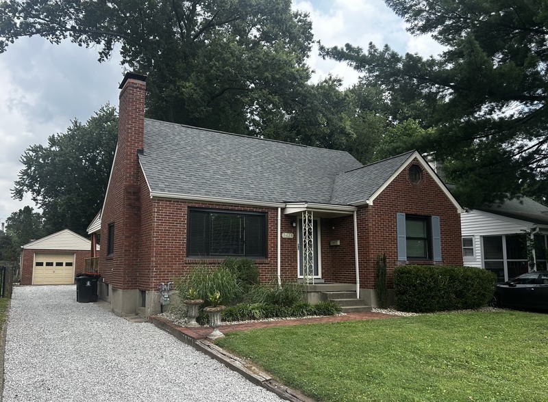 2421 Clarendon Ave – photo 1