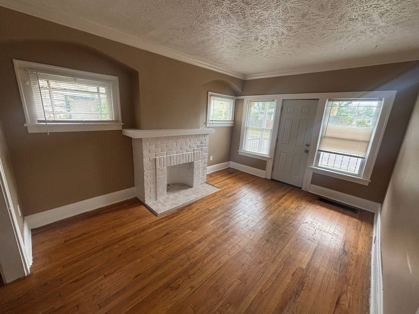 3301 E 143rd St unit unit 1 – photo 2