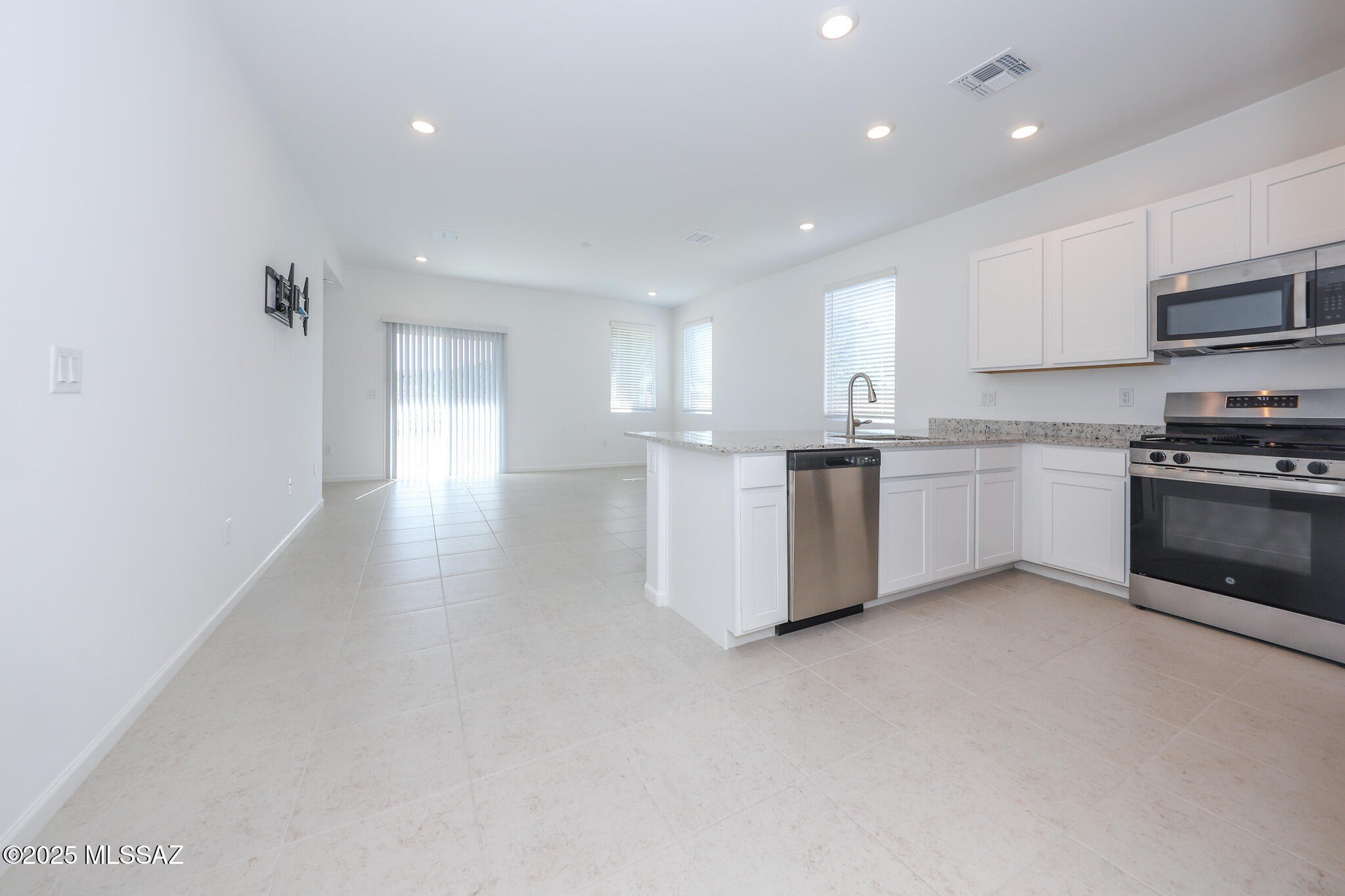 17581 S Desert Barberry Dr – photo 2