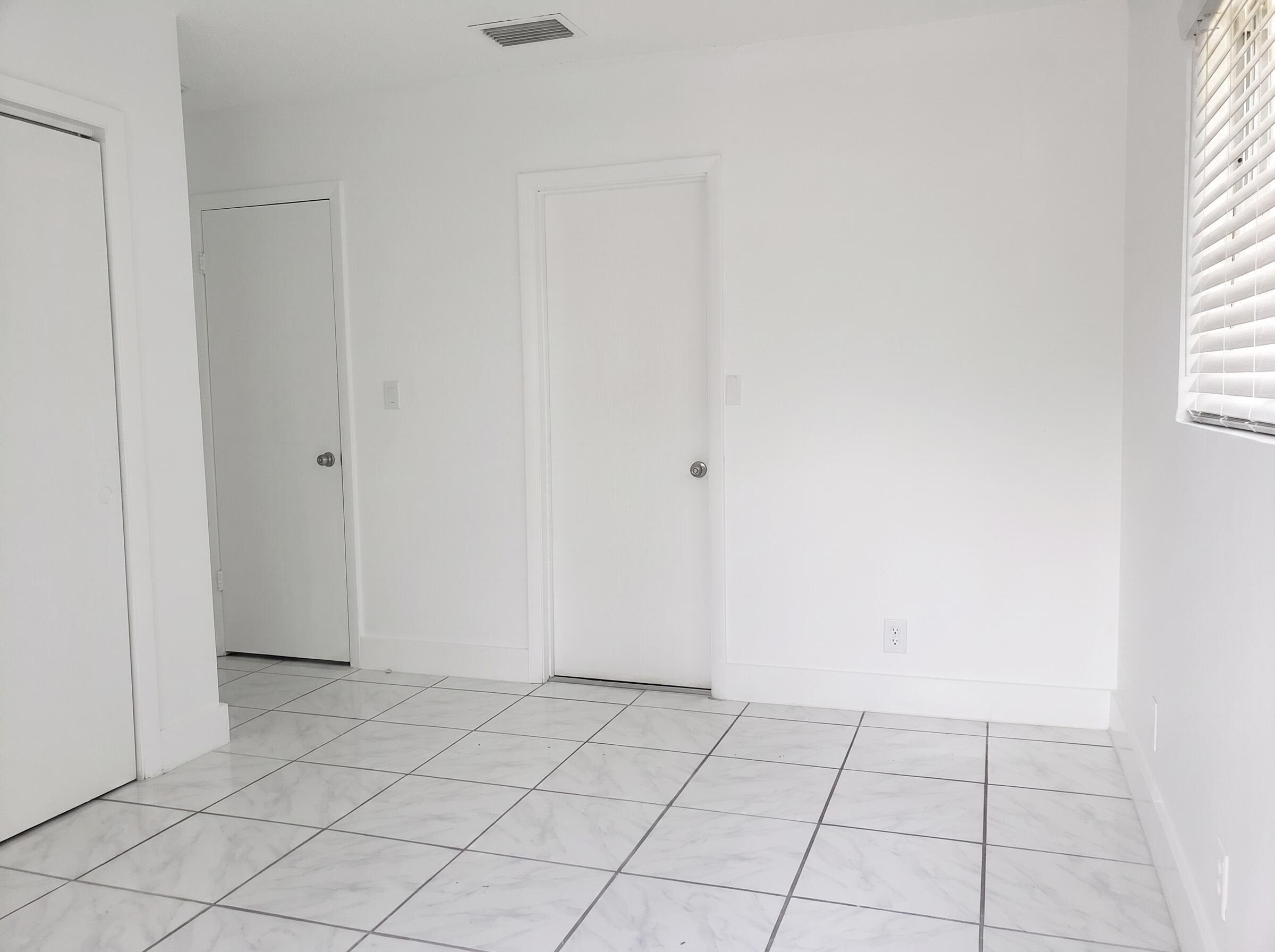 141 NW 4th Ave #3 – photo 4