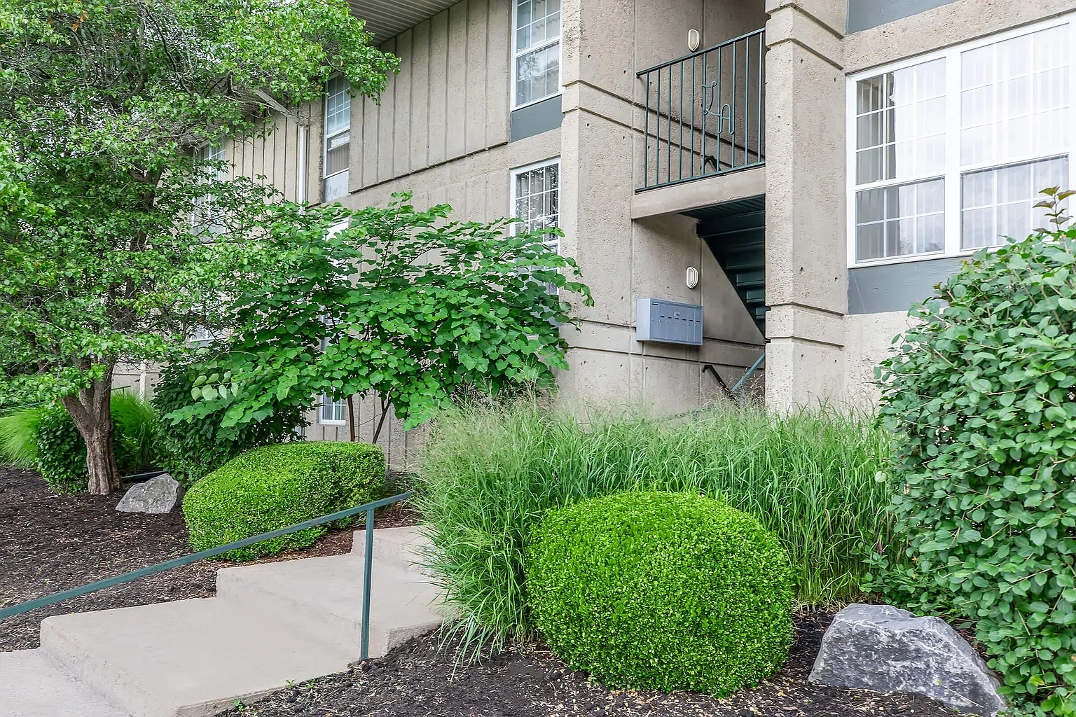 Lansing West Apartments – photo 2