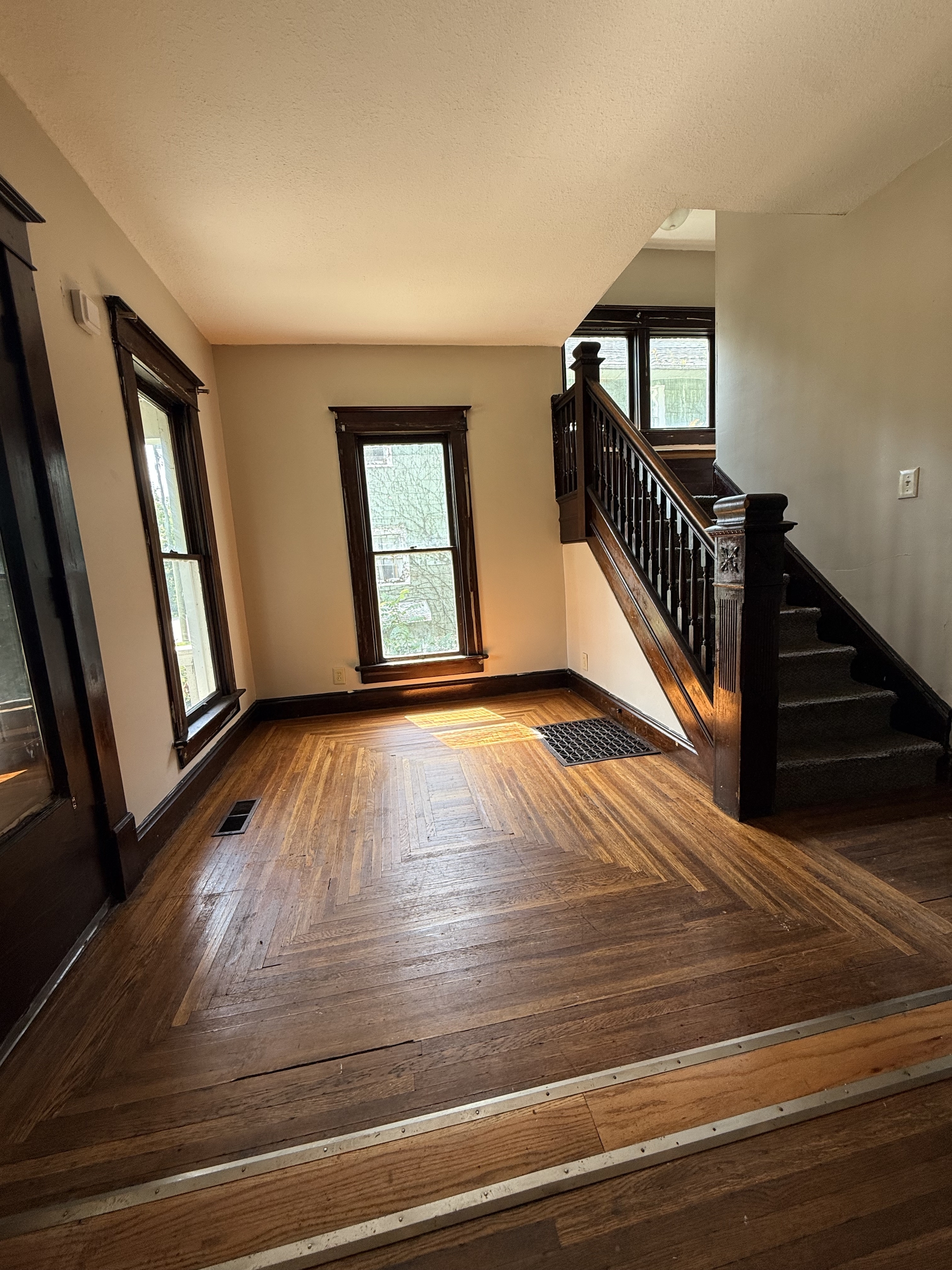 430 Elmwood Pl – photo 2