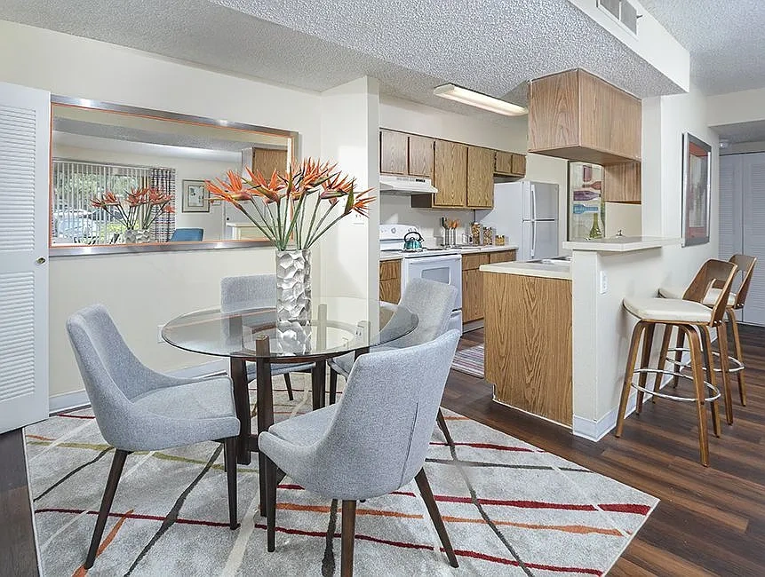 Windwood Oaks Apartments – photo 1