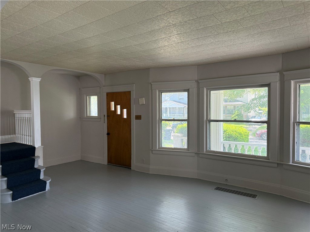 9409 Kempton Ave – photo 2