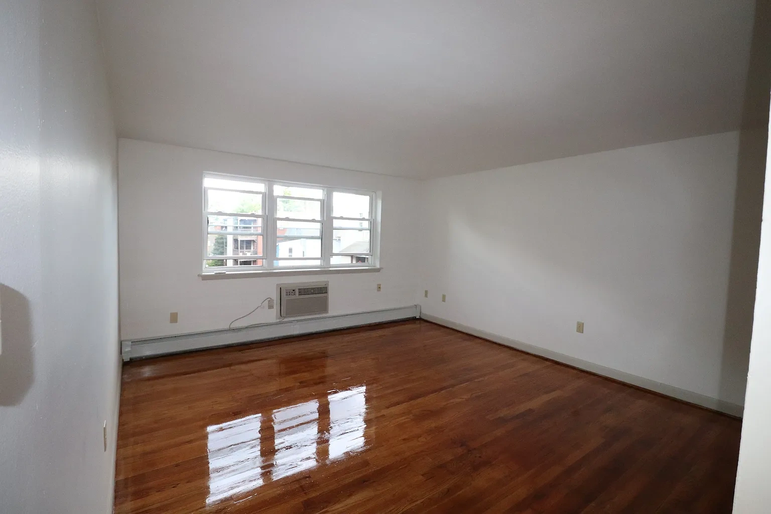 180 Bond St / Theo Investments LLC – photo 4