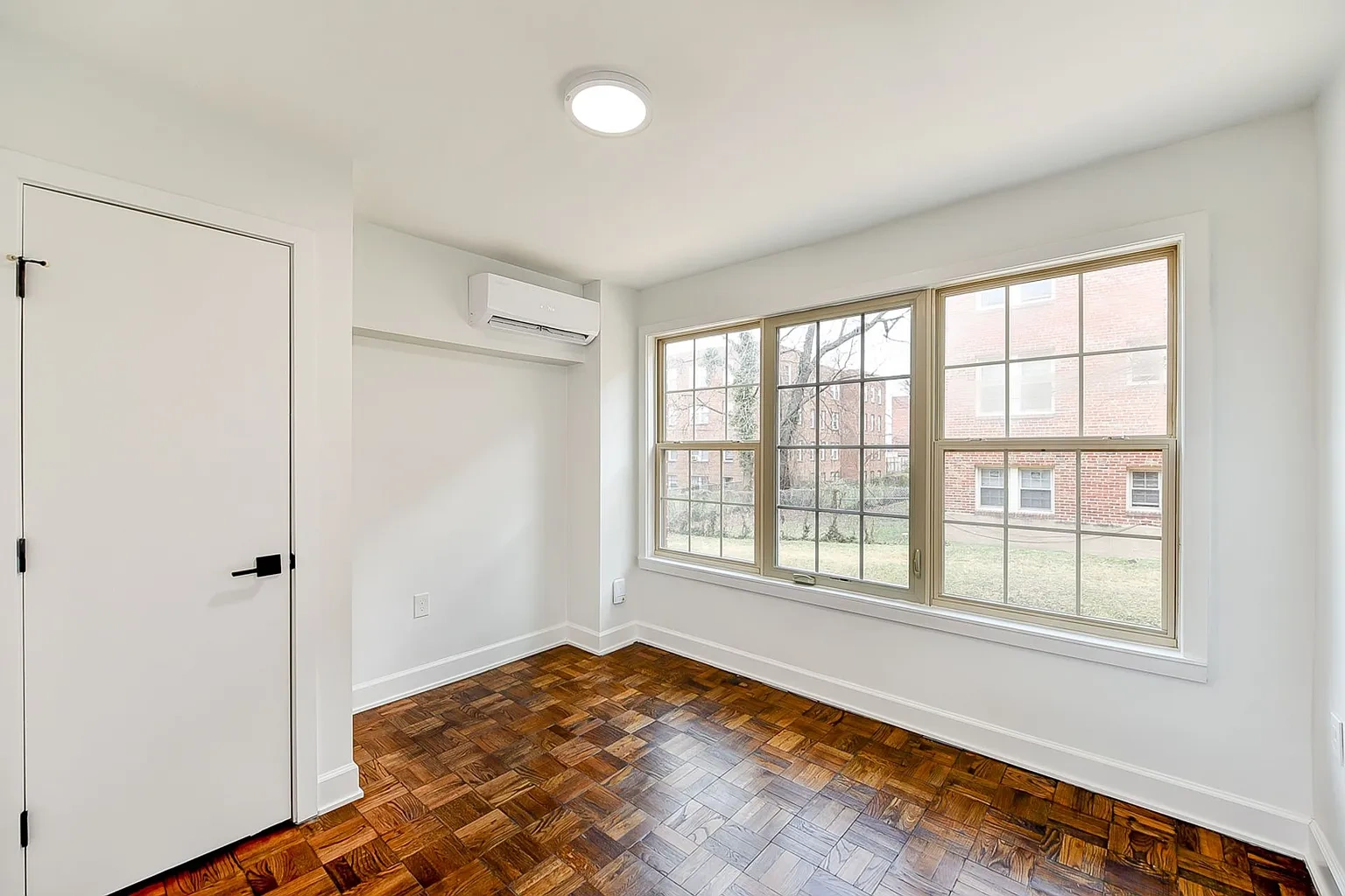 Elevated Northwest DC Living at The Pinnacle – photo 3