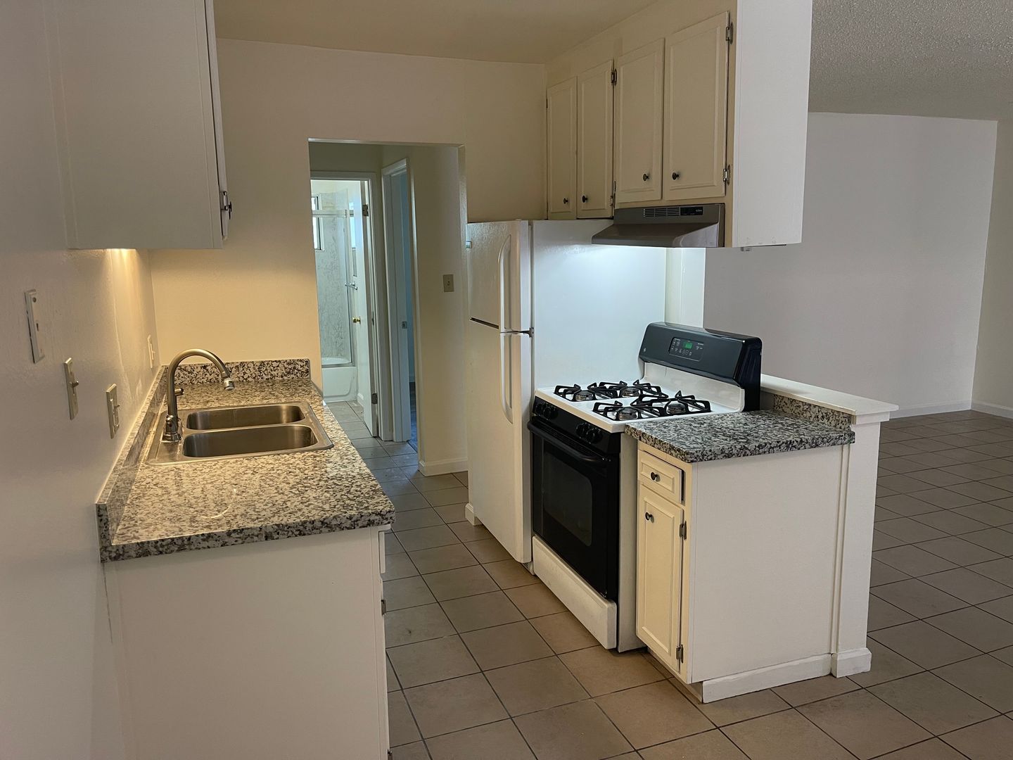 337 E Poplar St unit 16 – photo 3