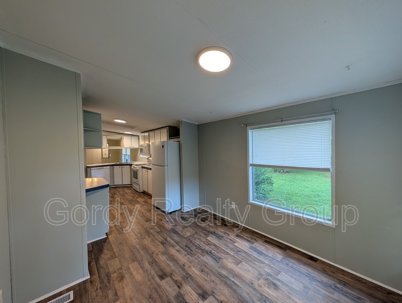 3166 Redbud Ln – photo 3