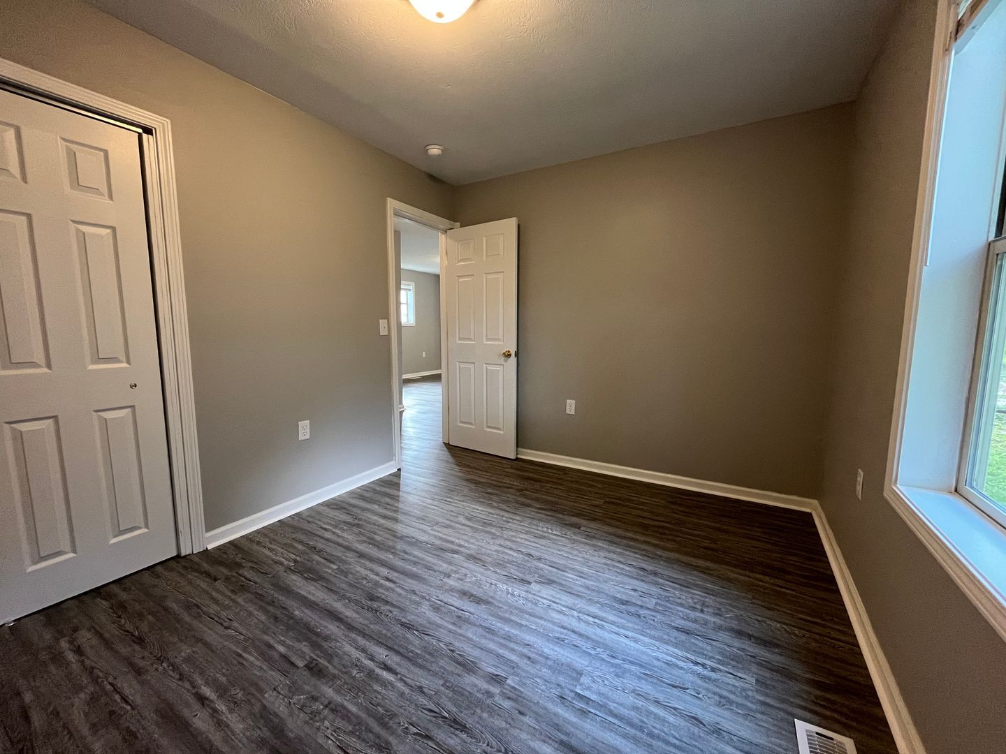 328 S Yellow Springs St – photo 4