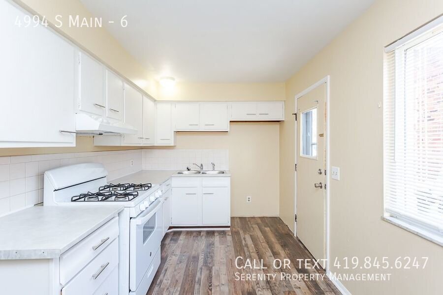 4994 Main St – photo 3