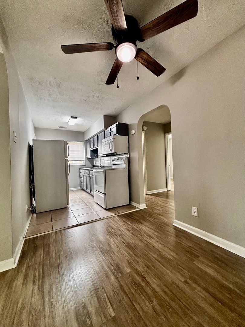 523 Hadley Ave unit 3 – photo 3