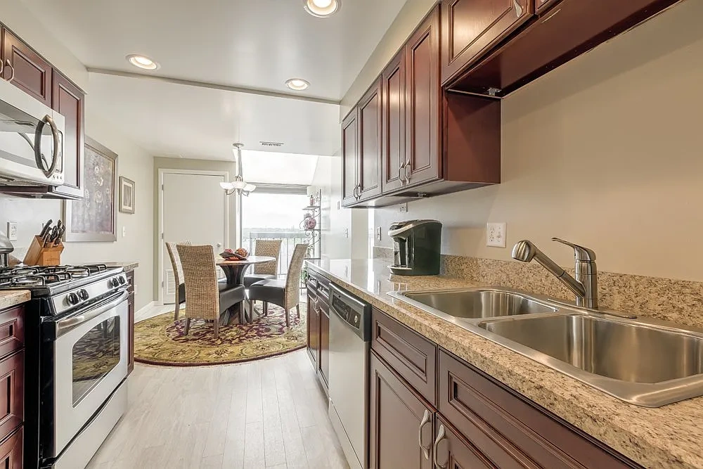 Four Seasons Apartments – photo 5