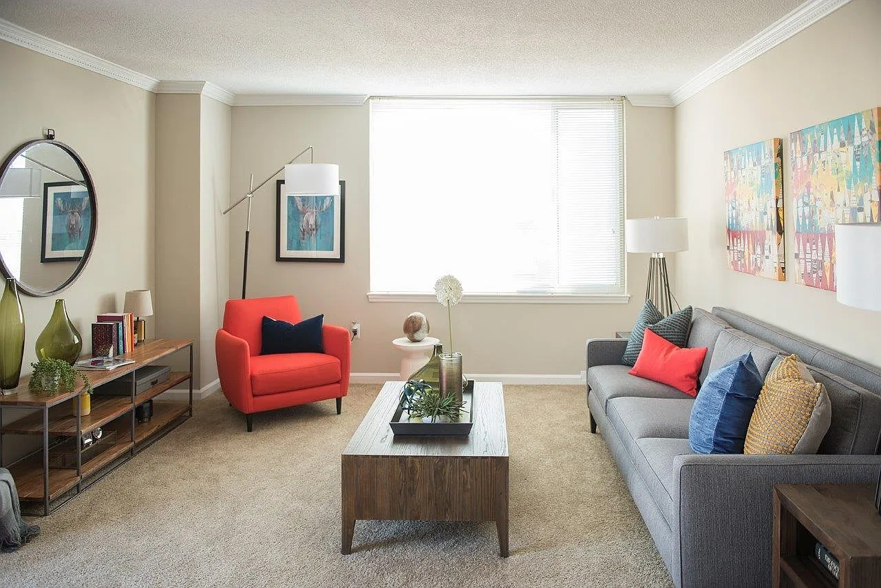 Crescent Centre Apartments & Townhomes – photo 4