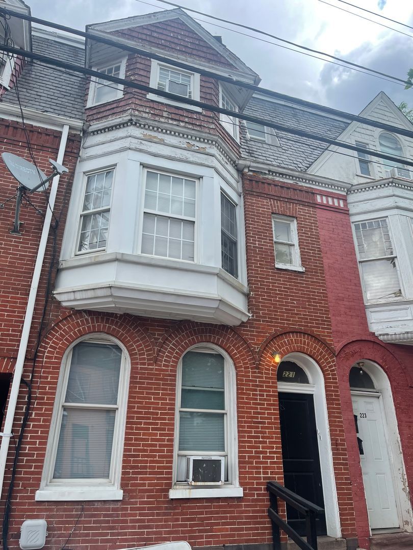 221 S Pine St unit APT #1 – photo 3