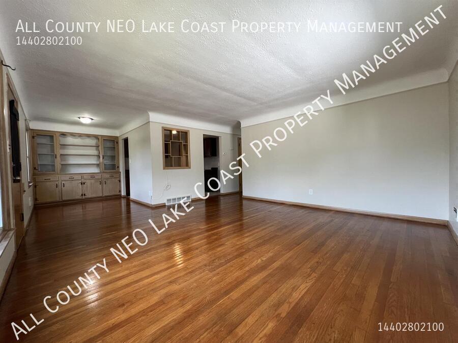 8017 Fernhill Ave – photo 2