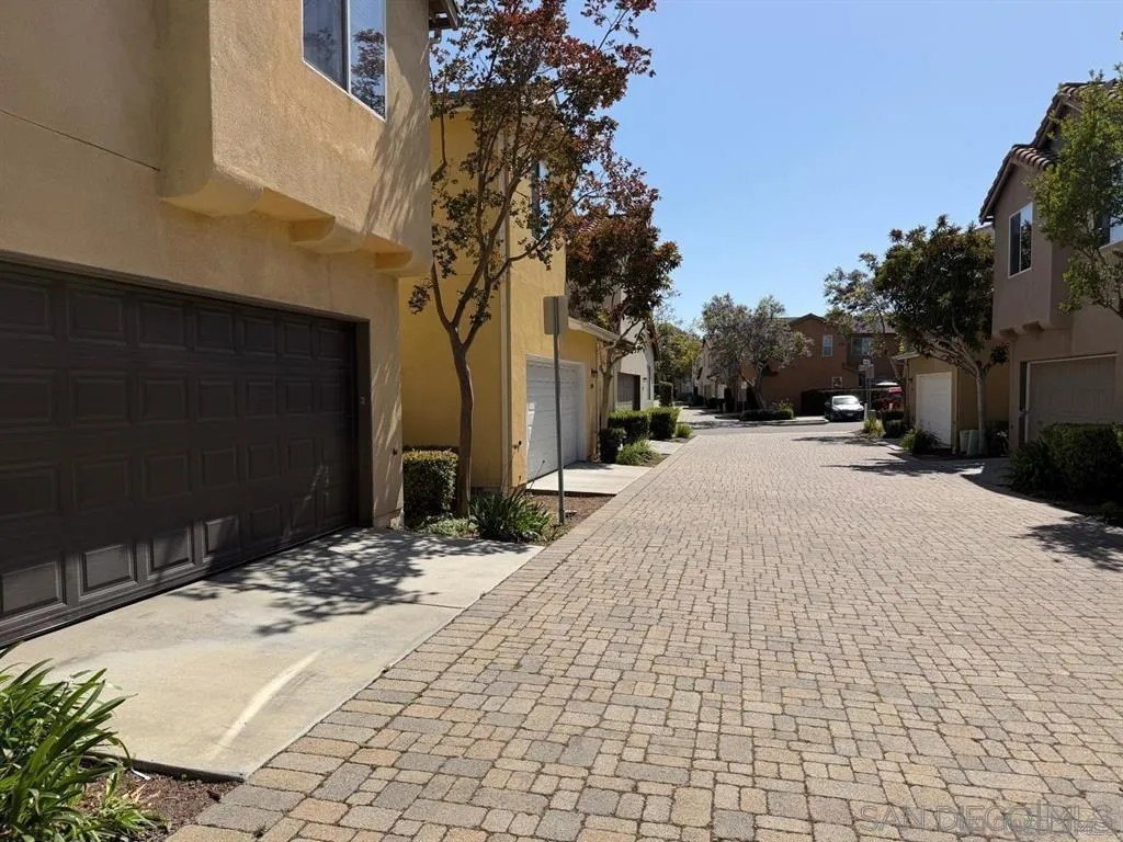 2297 Treetop Ln – photo 4