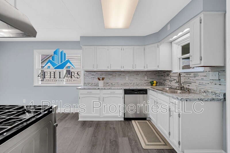 648 Stewart Ct – photo 4