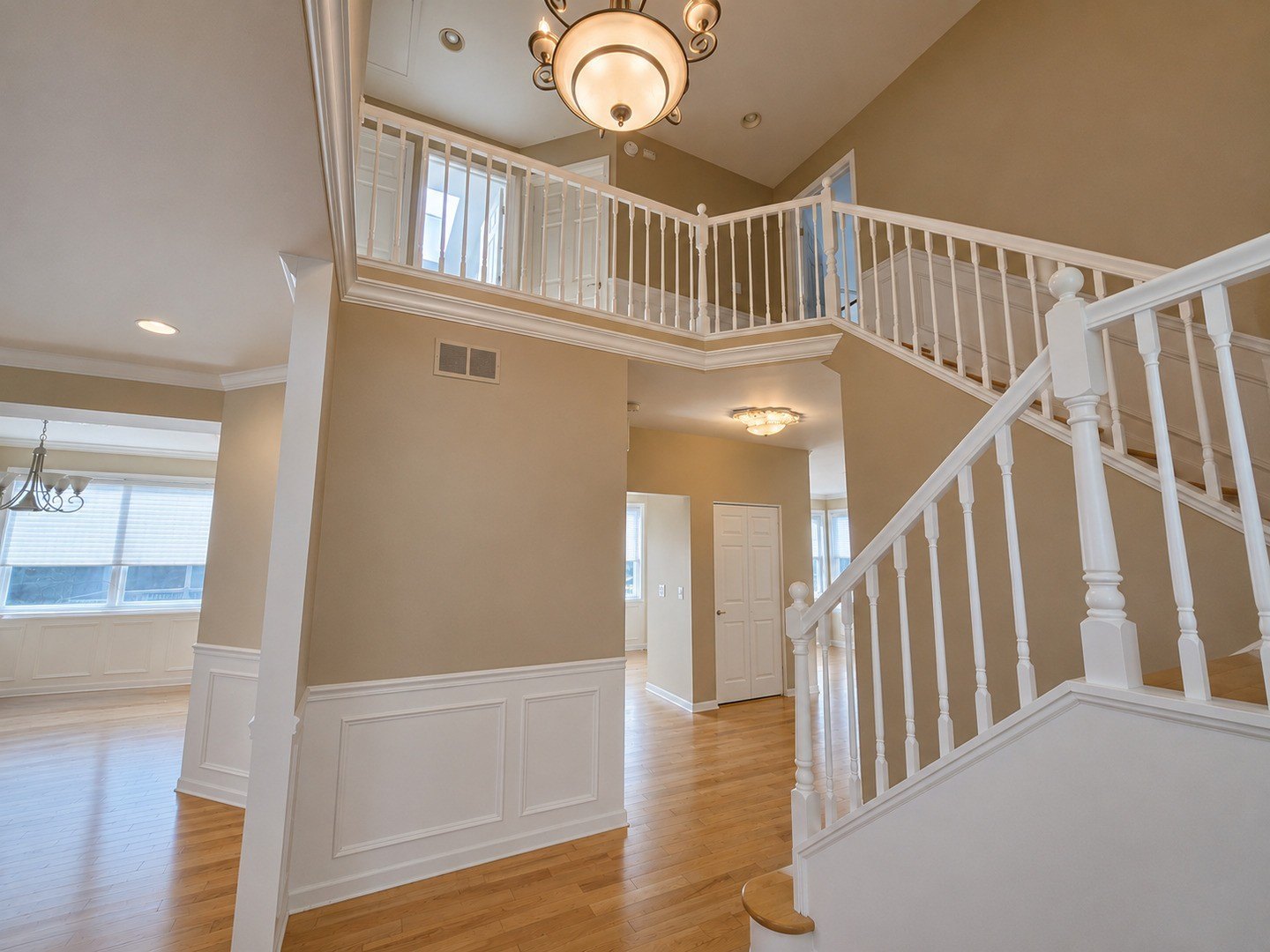 217 Lexington Ct – photo 2