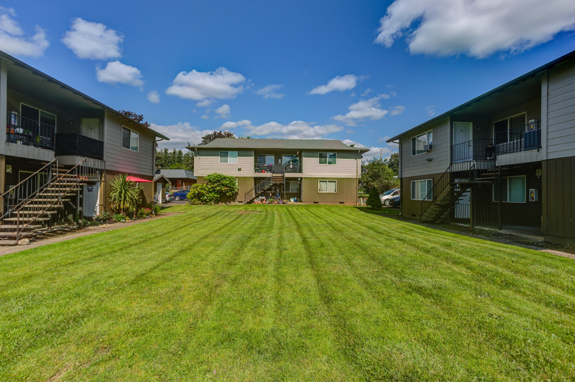 Broadway Apartments – photo 2