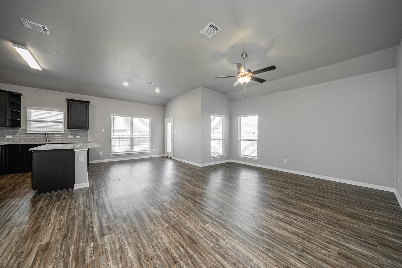 1368 Kingsgate Dr – photo 4