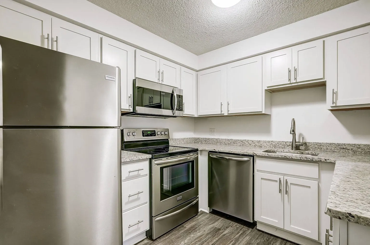 Castlewood Apartments – photo 4