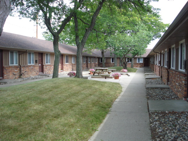 1955 S Reynolds Rd unit 11 – photo 2