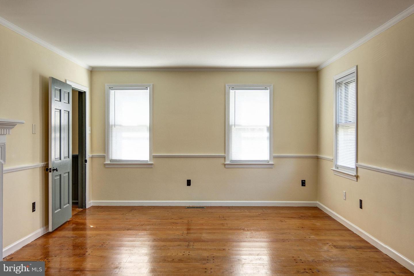907 Norway St – photo 3