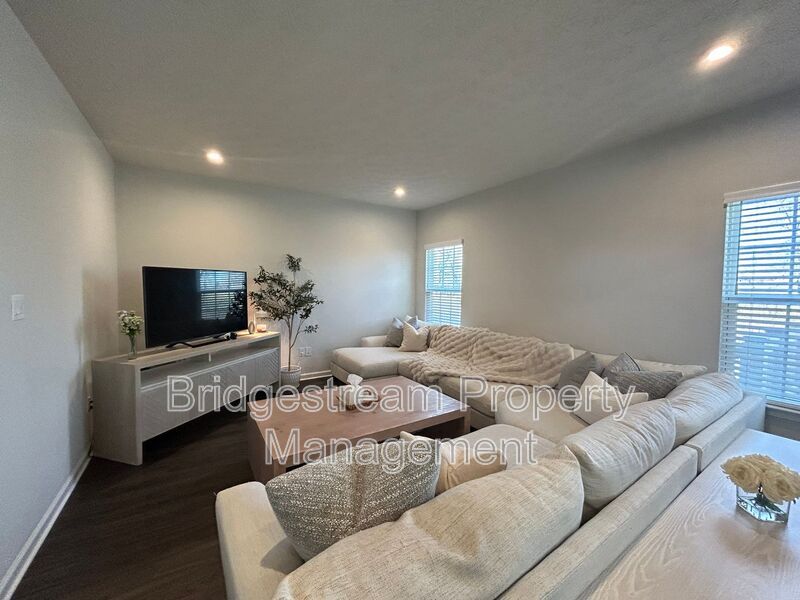 14 Cascade Dr – photo 4