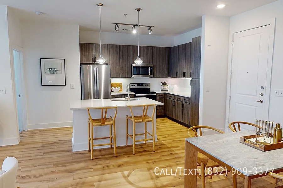 1099 Yale St – photo 3