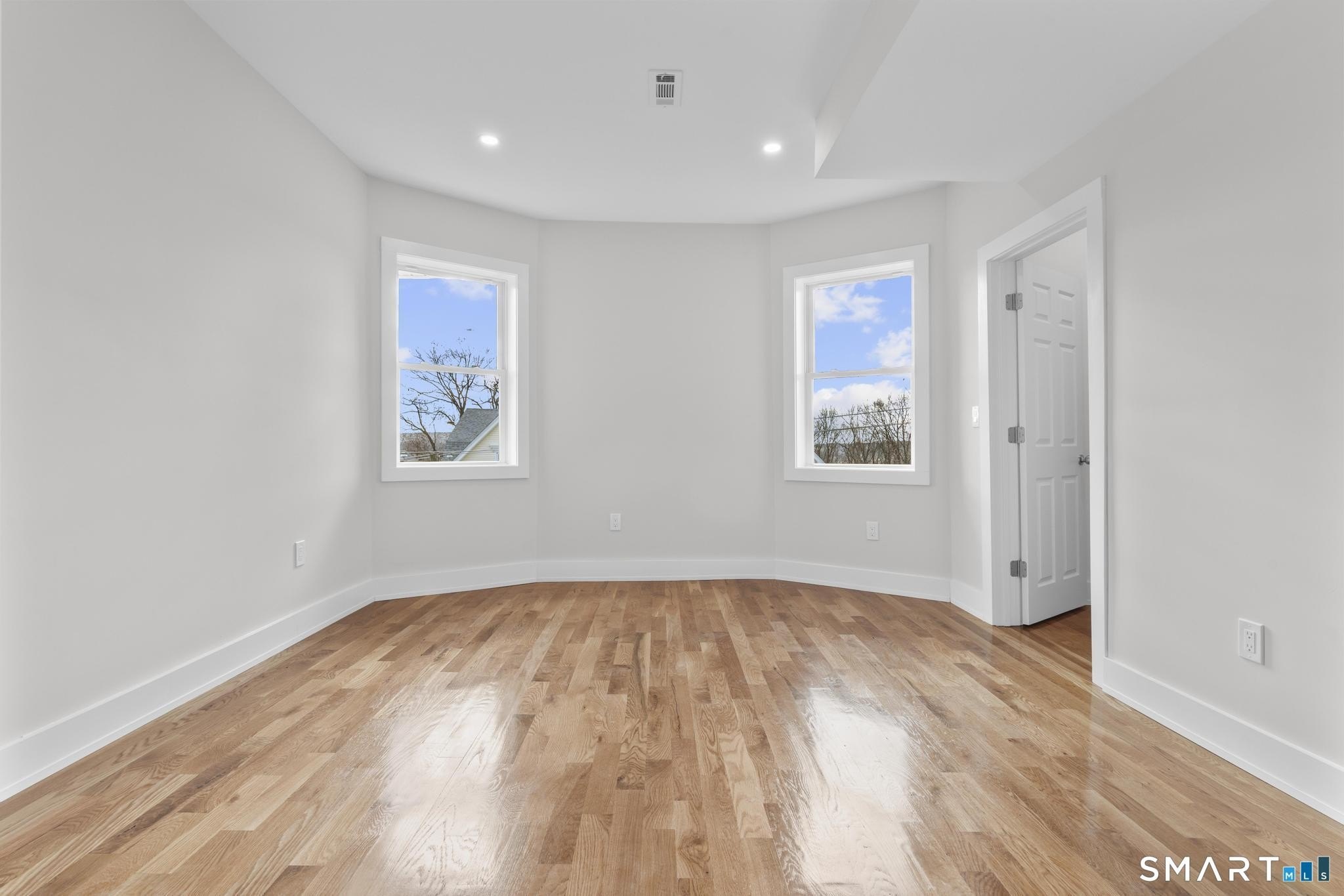 54 Plaza Ave #2 – photo 4