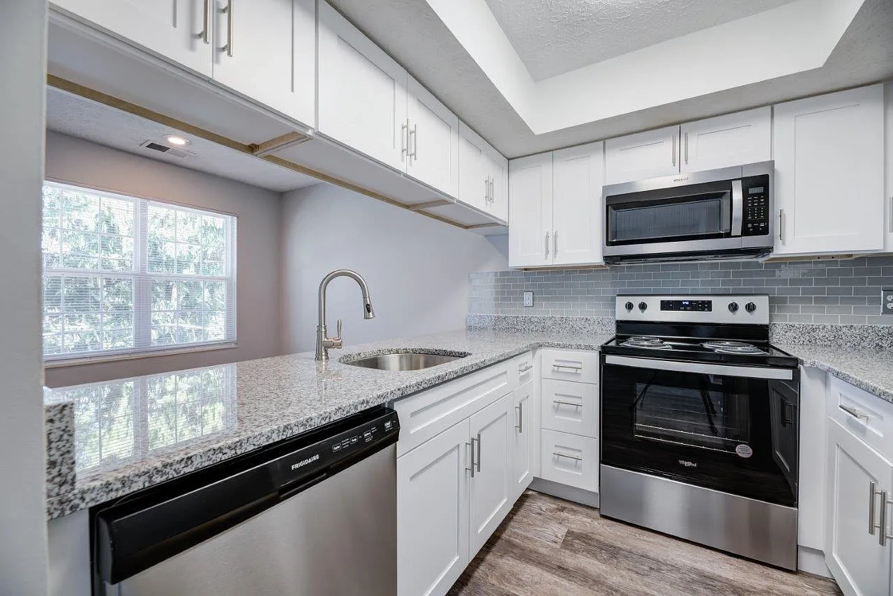 Wexford Lakes Apartments and Townhomes – photo 1