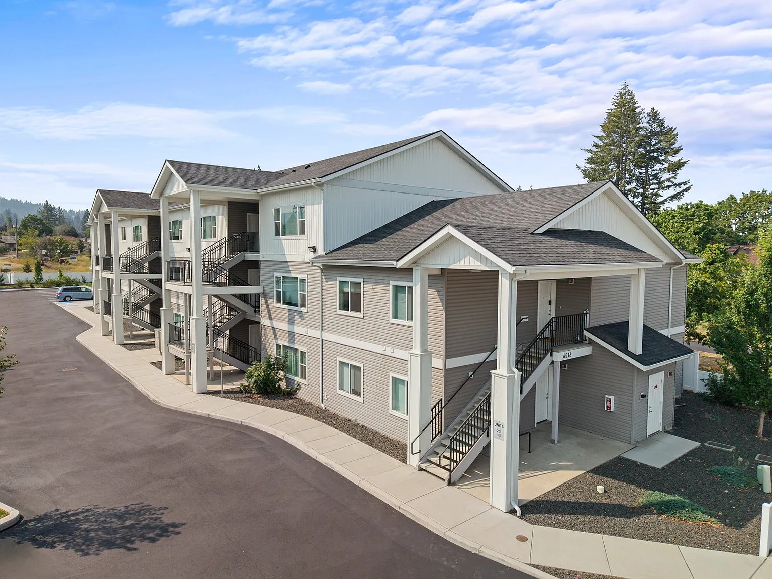 4th Ave Apartments – photo 2