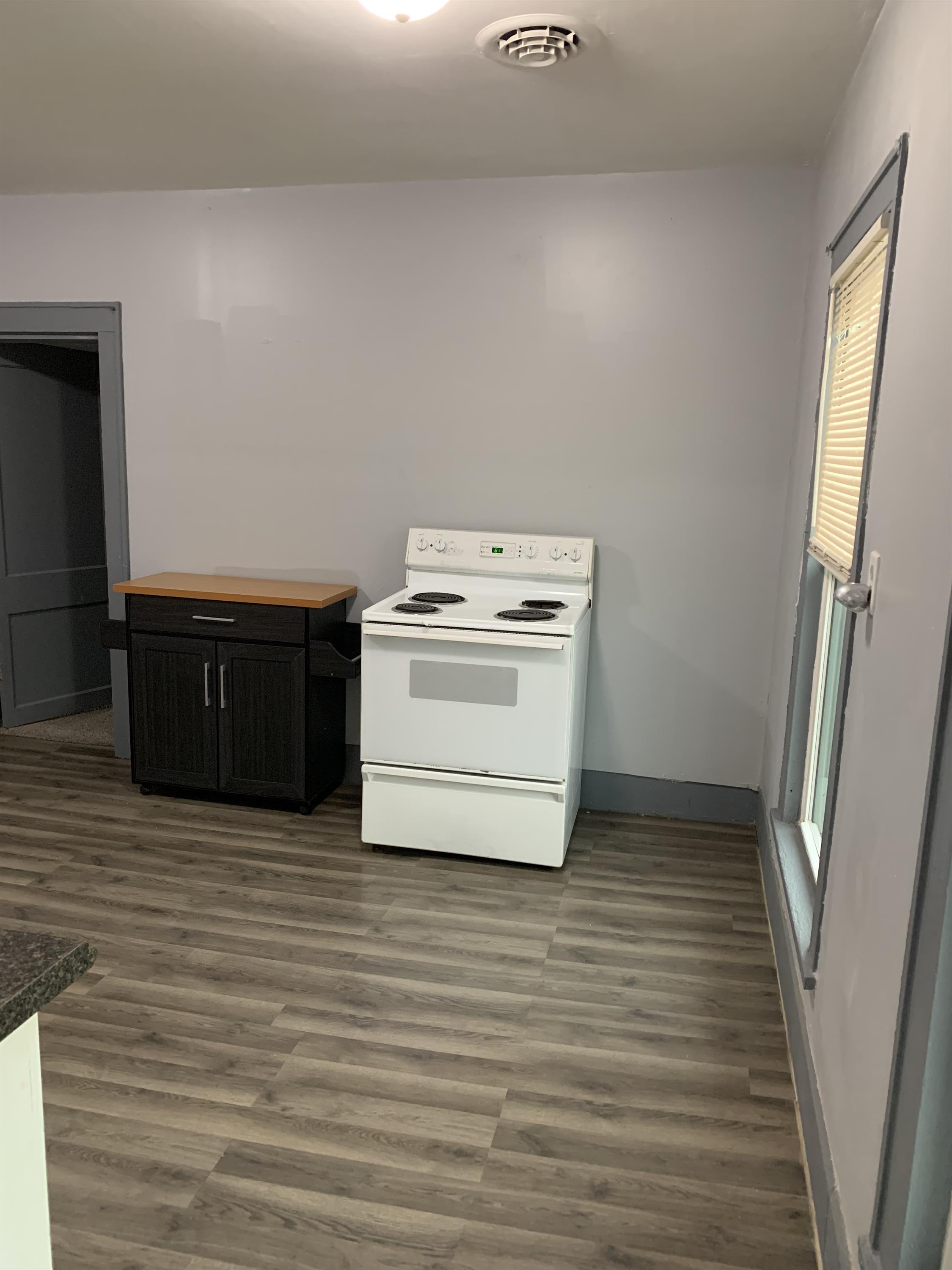 407 Oak Ave SE – photo 2