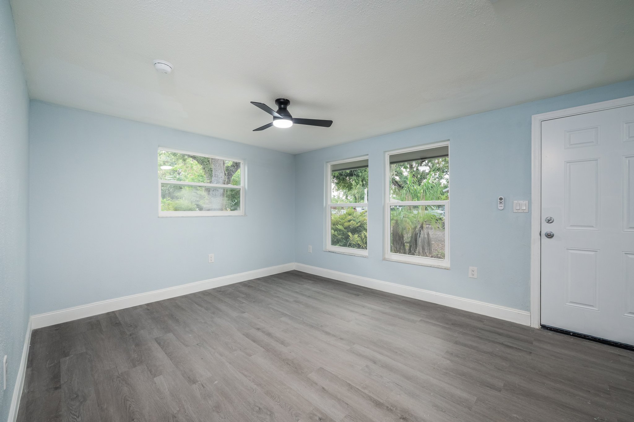 1016 7th St E – photo 1