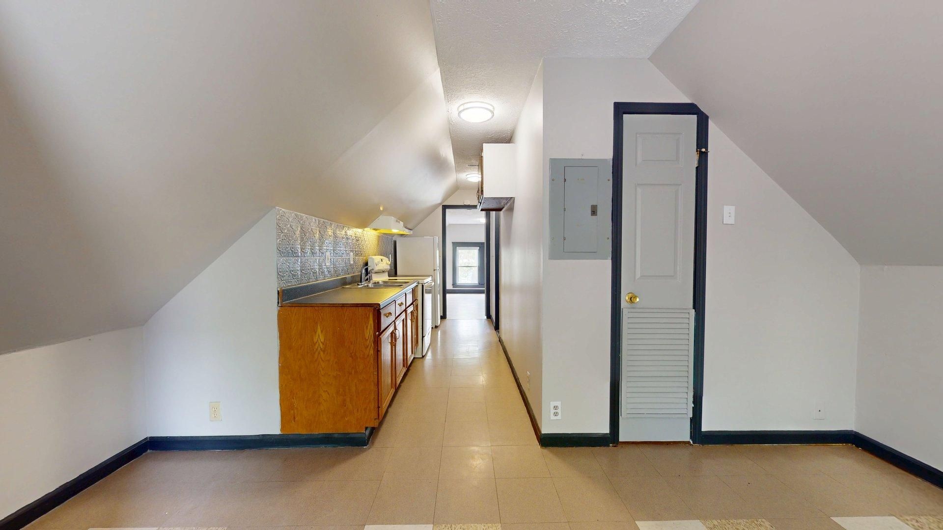 3334 W 82nd St unit Up (3rd floor) – photo 1